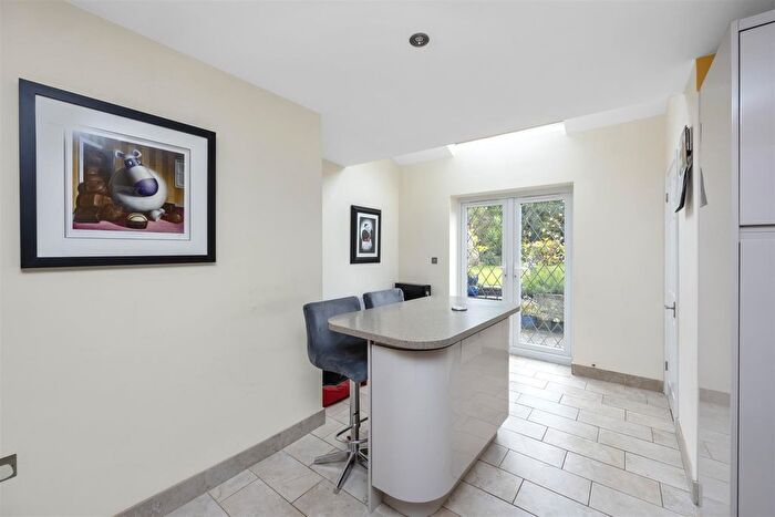 4 Bedroom Detached House For Sale In Grangeways, Patcham Village, Brighton, BN1