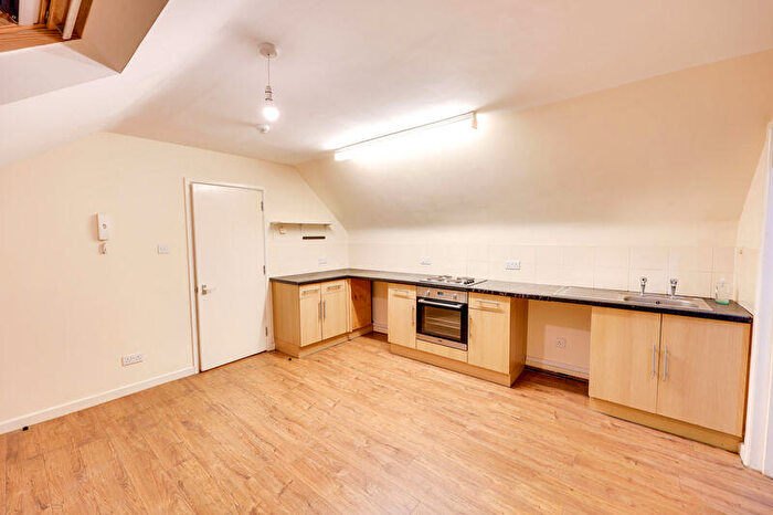2 Bedroom Flat To Rent In Wellsway, Bath, BA2