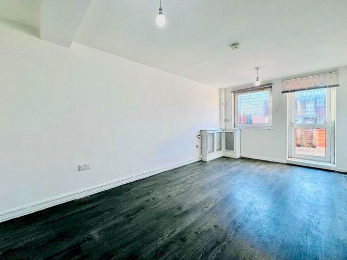 2 Bedroom Maisonette To Rent In Benthal Road, London, N16