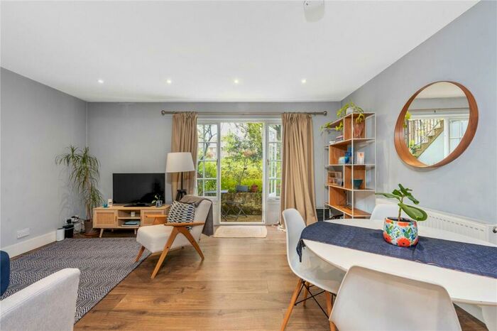 2 Bedroom Apartment To Rent In John Spencer Square, London, N1