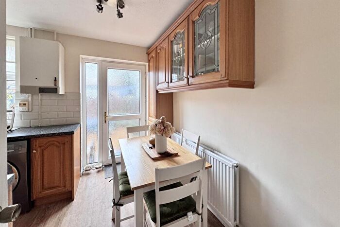 2 Bedroom End Of Terrace House For Sale In Brosscroft Village, Hadfield, Glossop, SK13