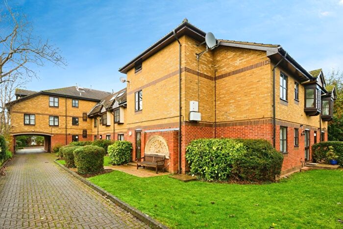 1 Bedroom Flat For Sale In Epsom Road, Leatherhead, Surrey, KT22