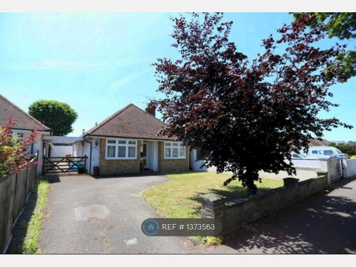 3 Bedroom Bungalow To Rent In Woodwaye, Woodley, Reading, RG5