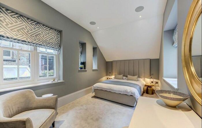 3 Bedroom Flat To Rent In Tavistock Street, London, Covent Garden, WC2E