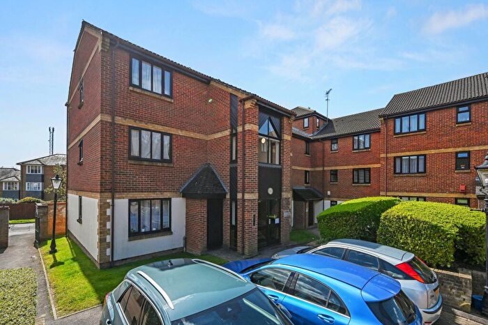 1 Bedroom Apartment For Sale In Kirk Rise, Sutton, SM1