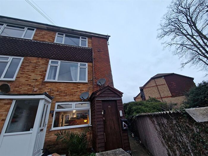 2 Bedroom Maisonette To Rent In Scott Avenue, Rainham, Gillingham, ME8