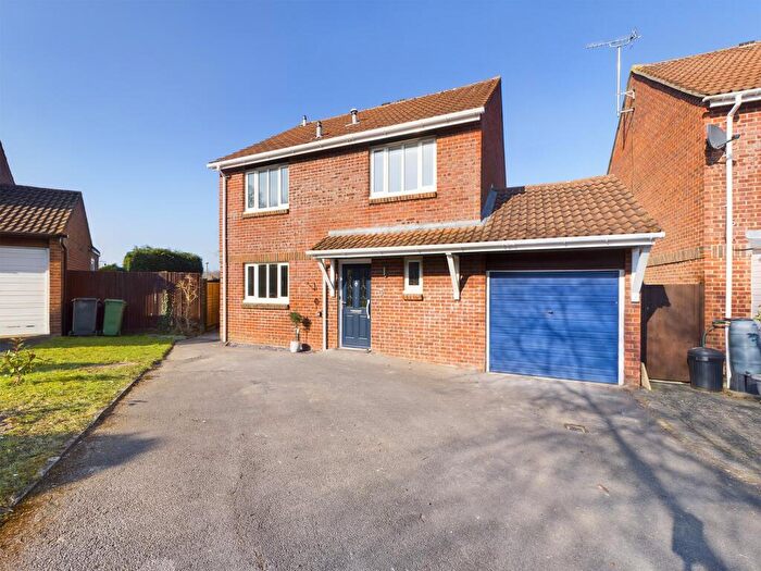 4 Bedroom Semi Detached House To Rent In Van Dyck Close, RG21