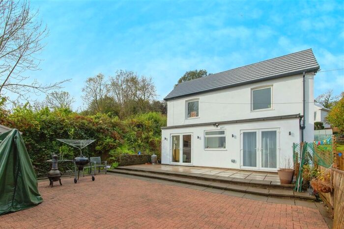 3 Bedroom Detached House For Sale In Machen, Caerphilly, CF83