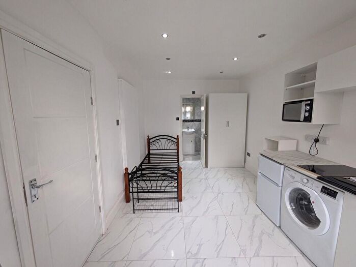 Studio To Rent In Clayhall, Ilford, IG5