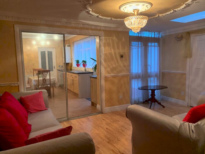 3 Bedroom Flat To Rent In Ilford Lane, Ilford IG1