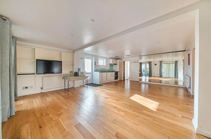 1 Bedroom Semi-Detached Bungalow To Rent In Hermitage Drive, Twyford, RG10