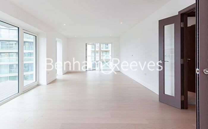 3 Bedroom Flat To Rent In Faulkner House, Tierney Lane, W6