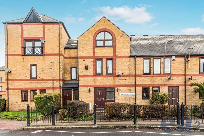 3 Bedroom Property To Rent In Vaughan Way, London, E1W