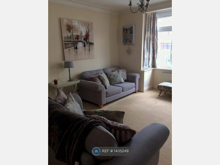 3 Bedroom Semi-Detached House To Rent In Glenwood Drive, Essex, RM2