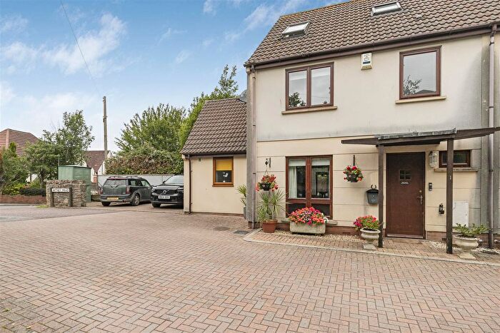 4 Bedroom Semi-detached House For Sale In Witney Mead, Frampton Cotterell, Bristol, BS36