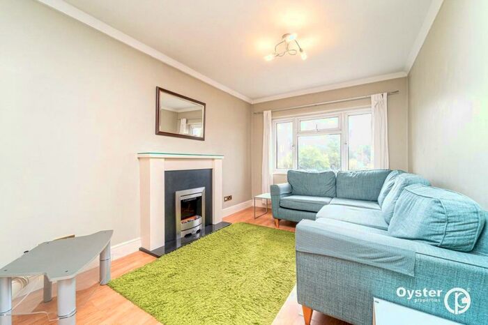 2 Bedroom Maisonette To Rent In Brunswick Park Road, London, N11