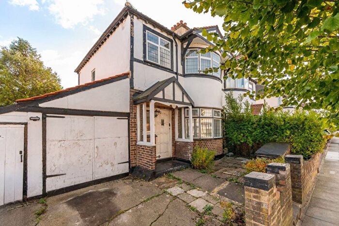 3 Bedroom Semi Detached House For Sale In Cavendish Avenue, Motspur Park, New Malden, KT3