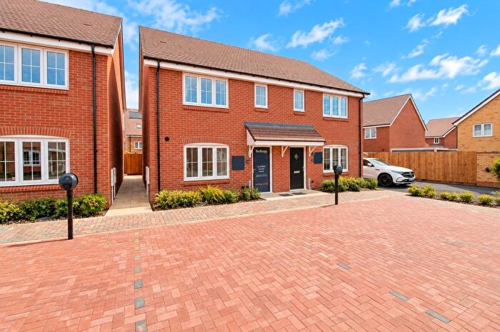 3 Bedroom Semi-Detached House For Sale In Meadow Road, Wixams, MK45