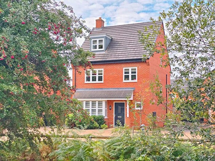 4 Bedroom Detached House For Sale In Poppy Drive, Ampthill, Bedfordshire, MK45