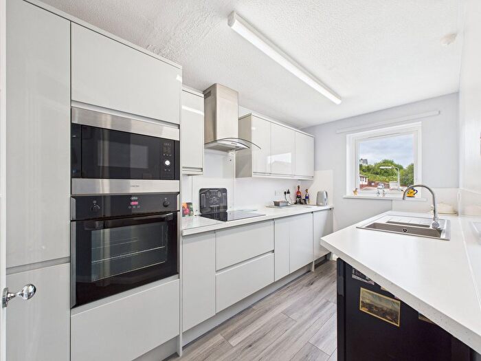 2 Bedroom Flat For Sale In Pebble Court, Goodrington, Paignton, TQ4