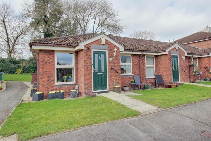 2 Bedroom Bungalow For Sale In Beverley Road, Willerby, Hull, HU10