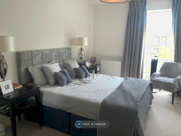 2 Bedroom Flat To Rent In Severin Court, London, SE17