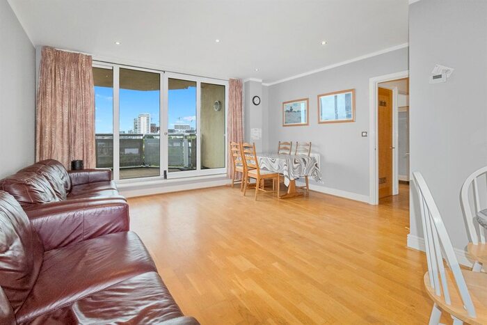 3 Bedroom Flat To Rent In Wards Wharf Approach, London, E16