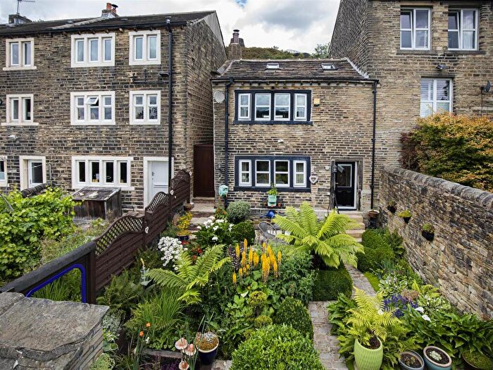 1 Bedroom Cottage For Sale In Thornhill Road, Longwood, Huddersfield, HD3