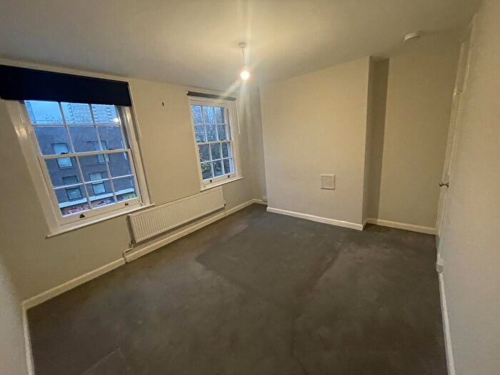 1 Bedroom Flat To Rent In Royley House, Old Street, London, Greater London, EC1V