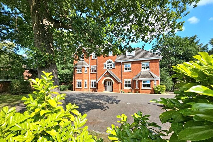 2 Bedroom Flat For Sale In Gordon Road, Camberley, Surrey, GU15