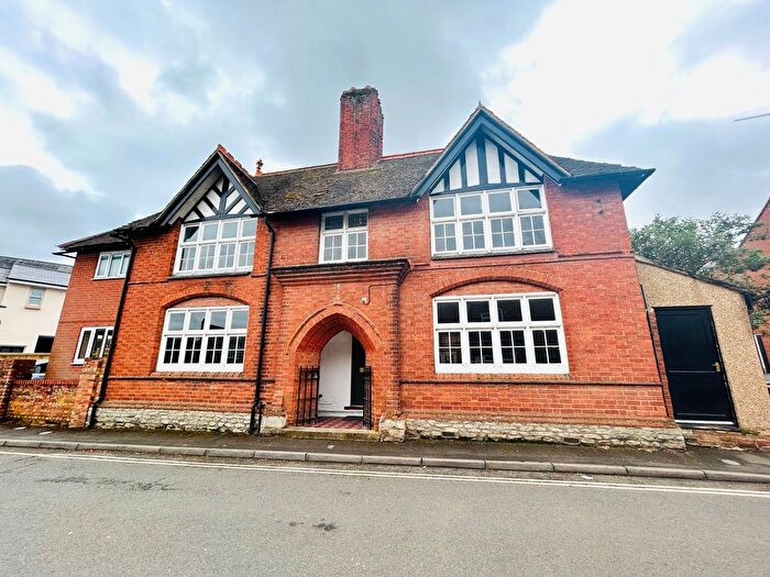 3 Bedroom Detached House To Rent In Union Street, Newport Pagnell, MK16