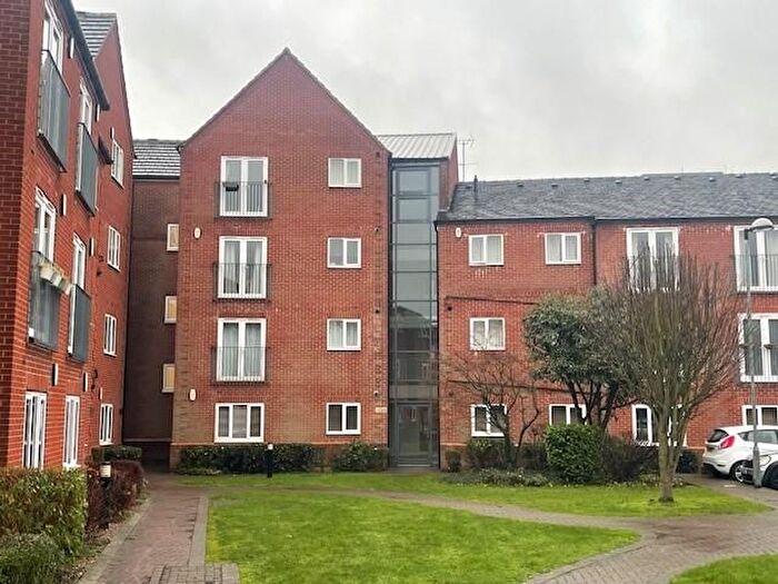 2 Bedroom Flat For Sale In Chaucer Street, Mansfield, NG18