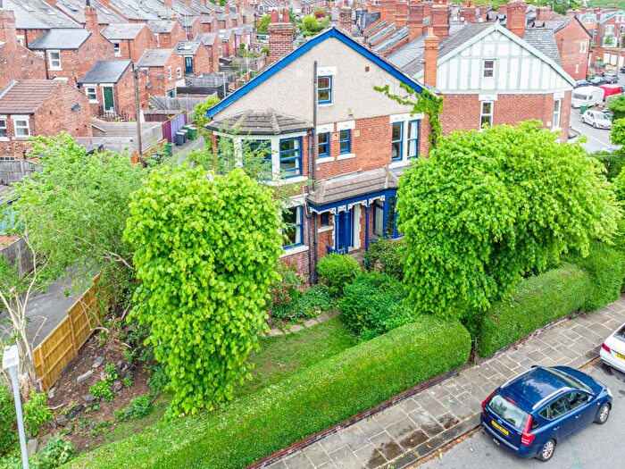 5 Bedroom End Of Terrace House For Sale In Avenue Crescent, Leeds, LS8