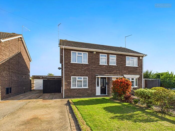 3 Bedroom Semi-Detached House For Sale In Haveswater Close, Peterborough, PE4