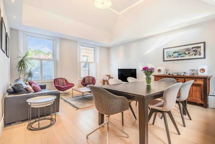 2 Bedroom Flat To Rent In Richmond, Surrey, TW9