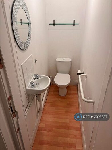 3 Bedroom Flat To Rent In Sandyford Place, Glasgow, G3