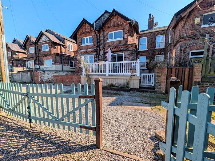 3 Bedroom House For Sale In Bramhall Lane, Stockport, SK3