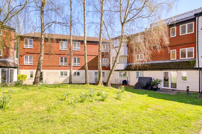 Studio To Rent In Mount Lane, Bracknell, RG12