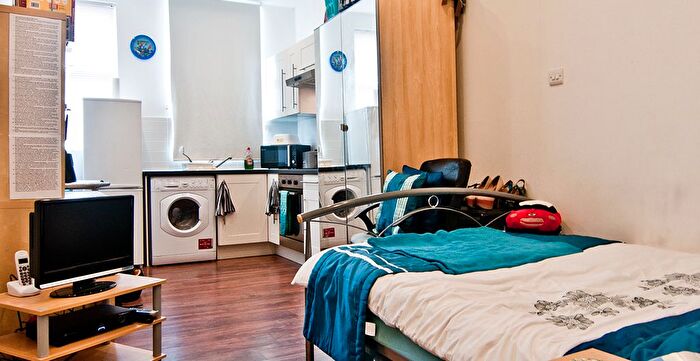 1 Bedroom Studio To Rent In Flat, Kelso Road, LS2