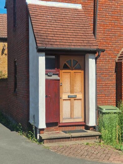 2 Bedroom Town House To Rent In Howland Way, London, SE16