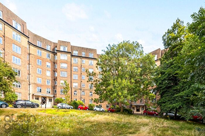 2 Bedroom Flat For Sale In Furze Hill, Hove, East Sussex, BN3