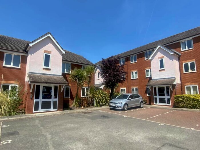 2 Bedroom Flat To Rent In Windsor, Berkshire, SL4