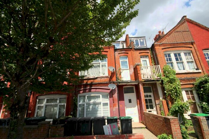 2 Bedroom Flat To Rent In Kimberley Gardens, London, N4