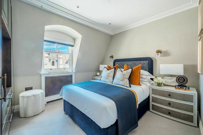 3 Bedroom Flat To Rent In Prince Of Wales Terrace, High Street Kensington, London, W8