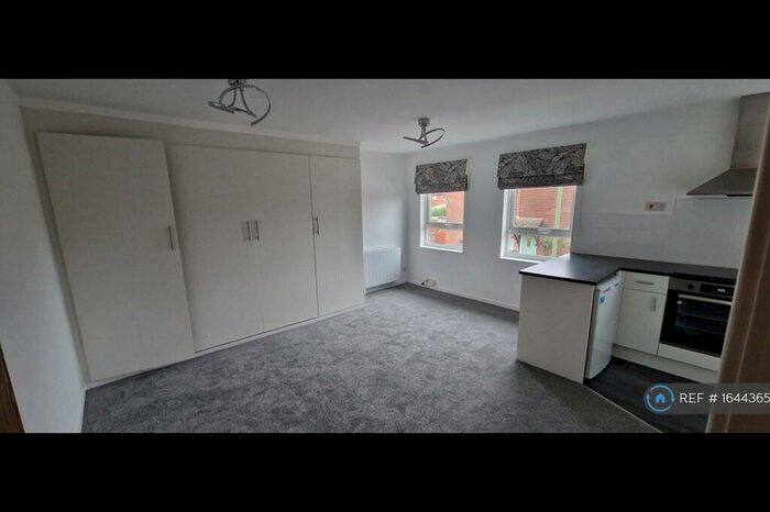 Studio To Rent In Apeldoorn Drive, Wallington, SM6