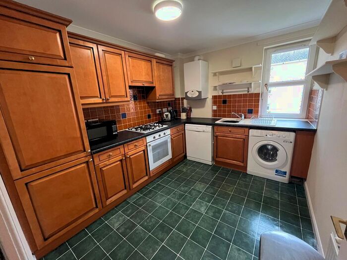 2 Bedroom Flat To Rent In Millar Place, Morningside, Edinburgh, EH10