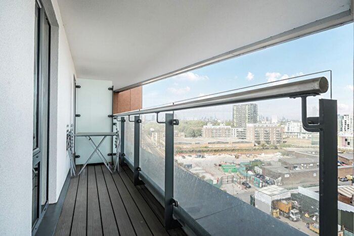 2 Bedroom Flat For Sale In John Donne Way, London, SE10