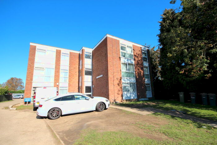 2 Bedroom Apartment To Rent In Gainsborough Court, Stockingstone Road, Luton, LU2