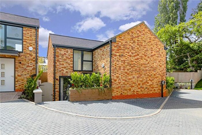 4 Bedroom Property For Sale In Kensington Place, London, N10