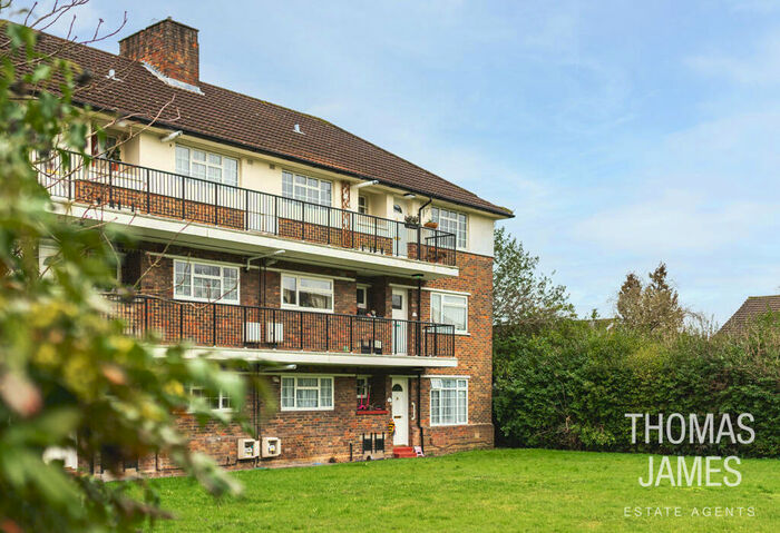 3 Bedroom Flat To Rent In The Poplars, Oakwood, N14